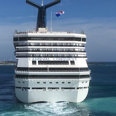Круизный лайнер Carnival Conquest